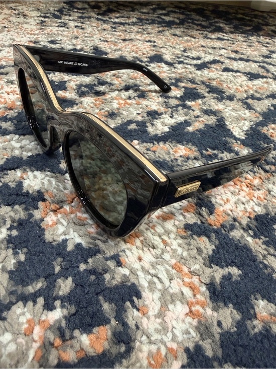 Le Specs ‘Air Heart’ Oversized Cat Eye Sunglasses in Black & Gold Celeb Favorite main image 5